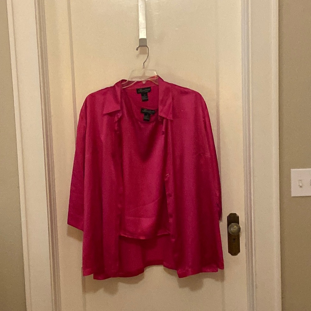 Karen Arnold Woman two piece 100% fuchsia silk dressy top.